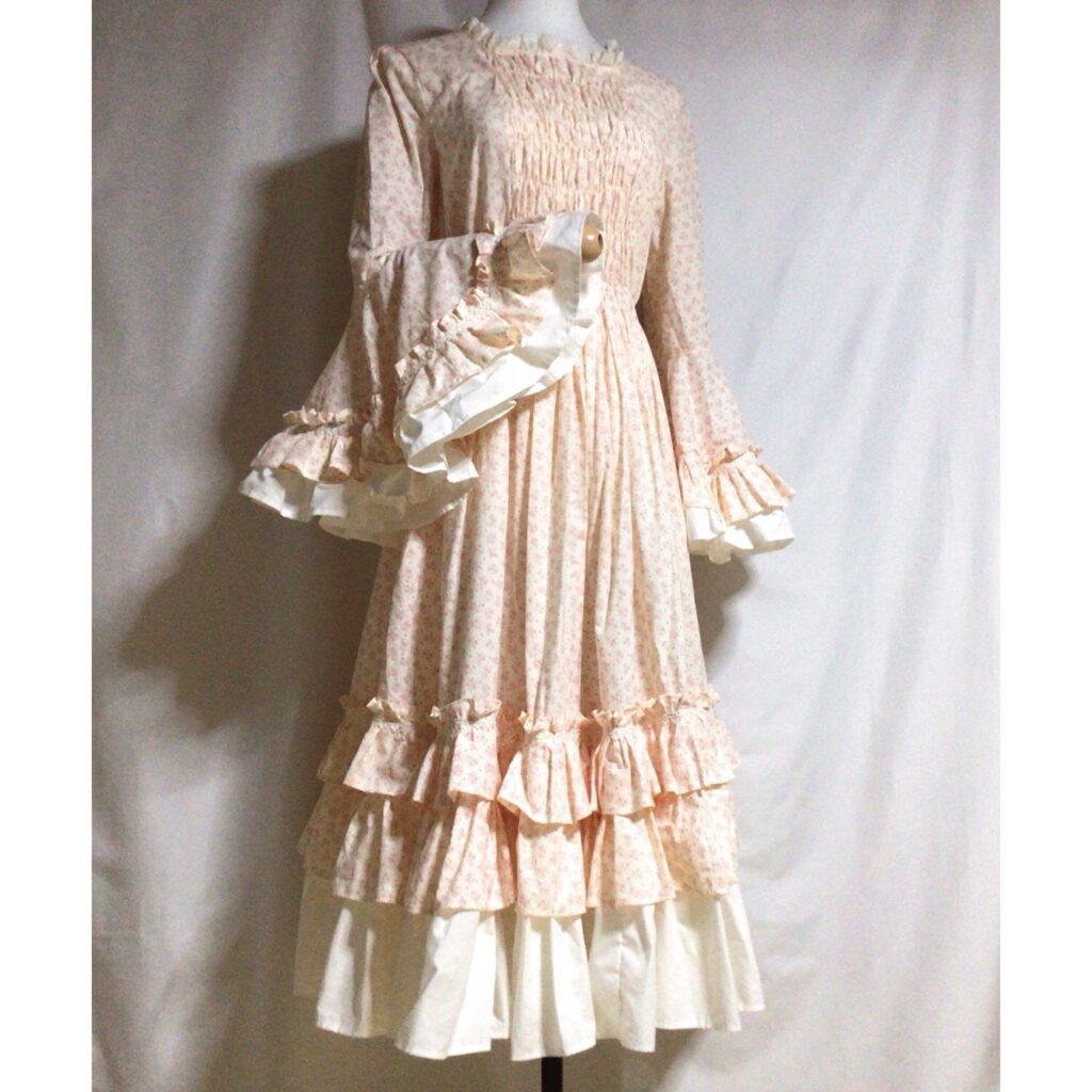 ピンクワンピース