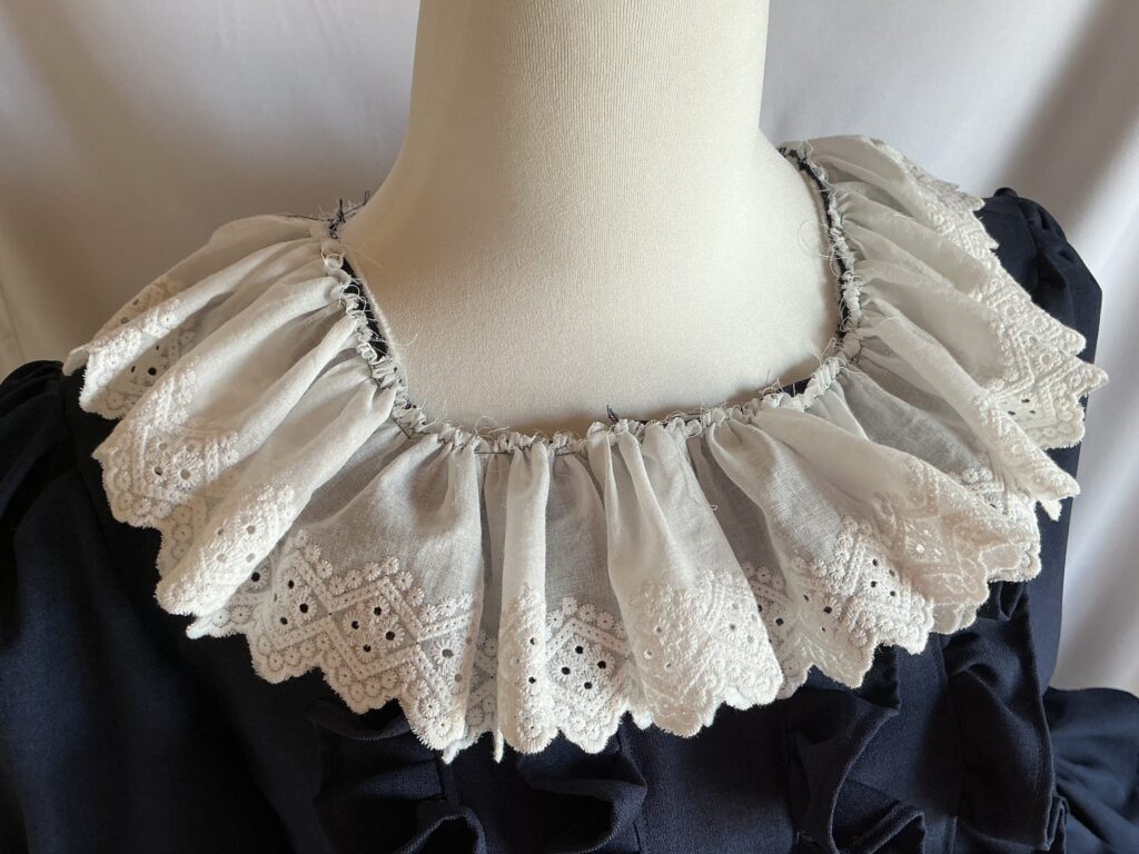 綿レースのフリル