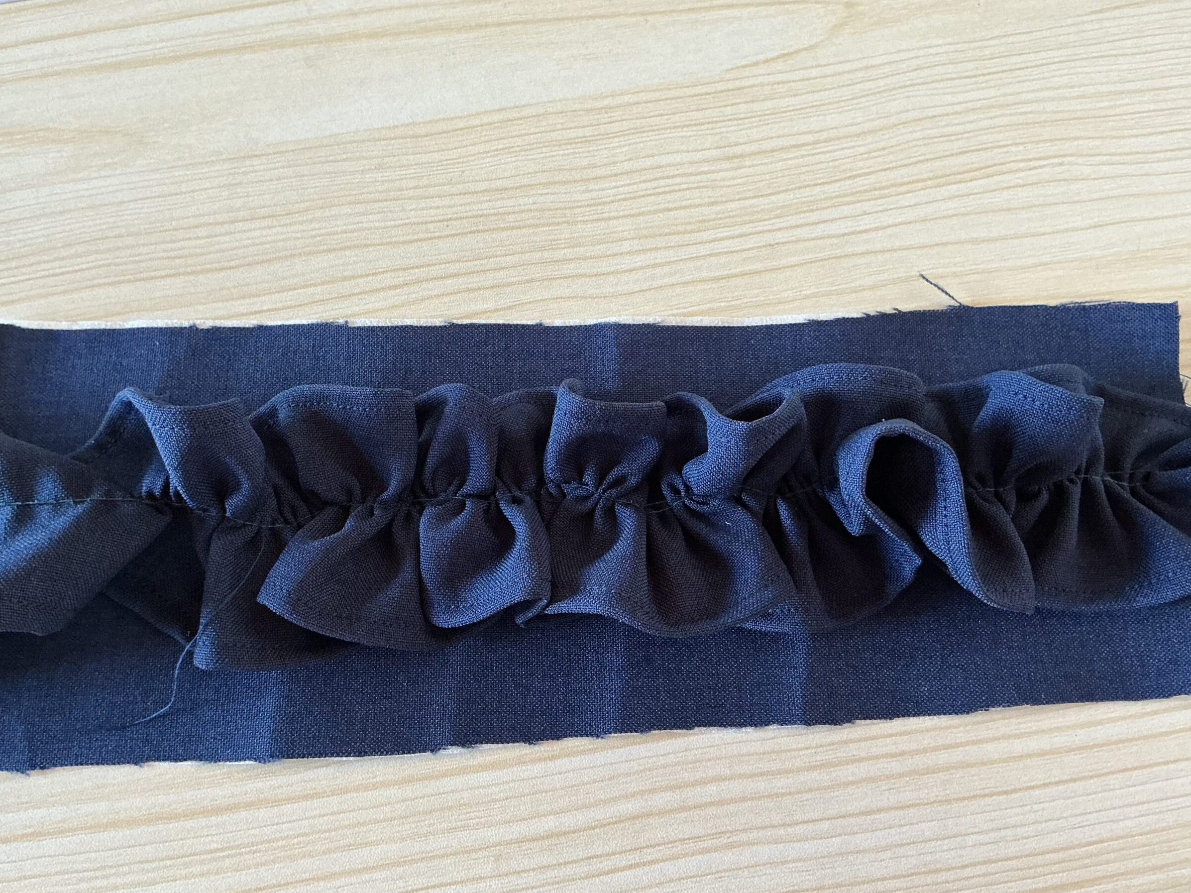 ヘッドドレスにフリルつける