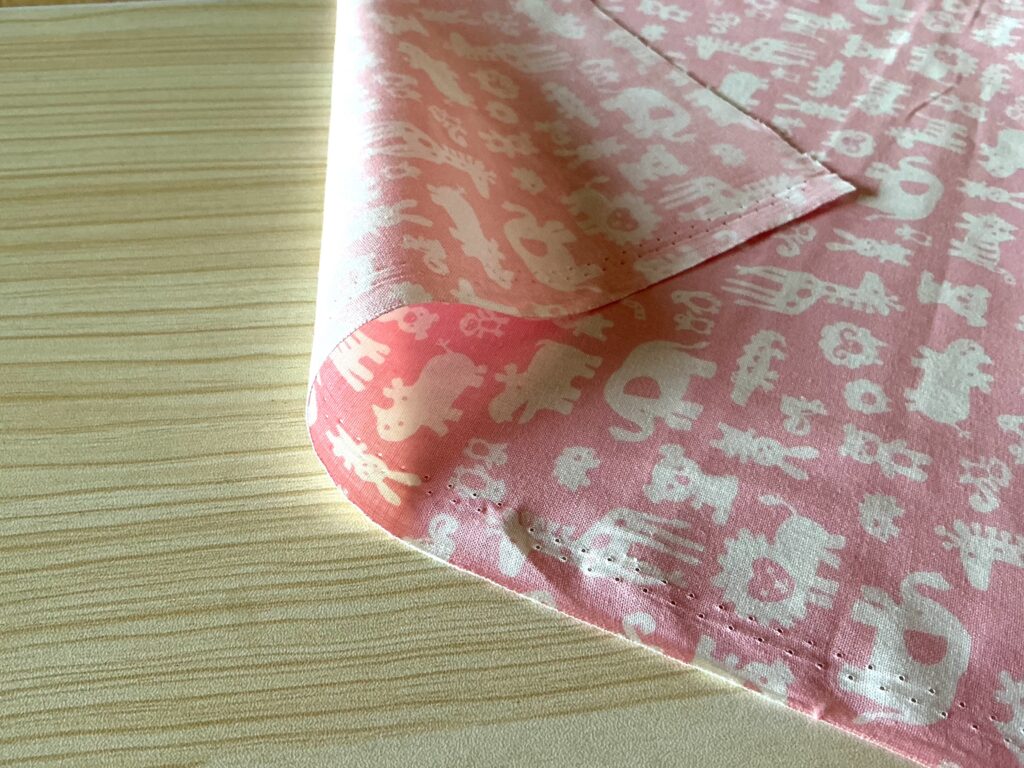 ピンクの動物柄生地